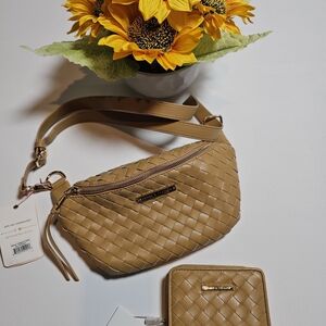 Poppy & Peonies Camel Woven Crossbody Bag Gold Hardware Coin Purse Zipper Accent